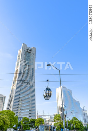 横浜桜木町の都市風景 ランドマークタワーとロープウェイ 横浜桜木町の都市風景 ランドマークタワーとロープウェイ 138078943