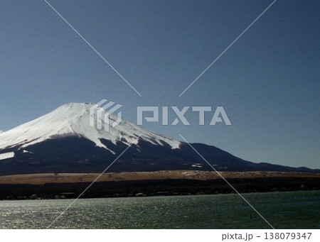 山梨県、山中湖の「富士山」 138079347