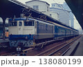 国鉄末期の大阪駅に停車する急行ちくま（20系・12系混結編成）とEF65 1113牽引 138080199