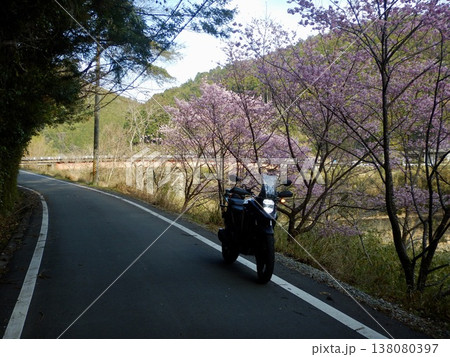 バイクツーリングの一コマ 138080397