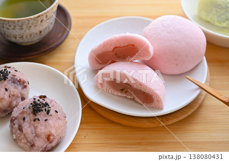 さくらまんじゅうと赤飯おはぎ さくらまんじゅうと赤飯おはぎ 138080431