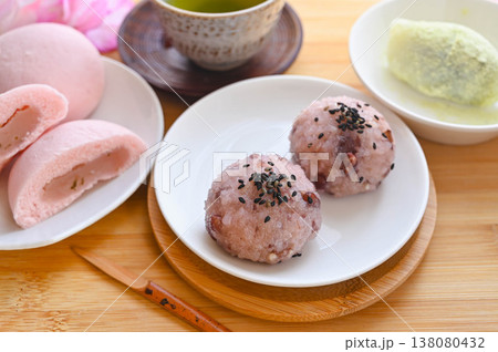 さくらまんじゅうと赤飯おはぎ さくらまんじゅうと赤飯おはぎ 138080432