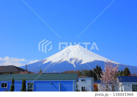 山梨県 富士山駅からの富士山と桜 2025年4月 山梨県 富士山駅からの富士山と桜 2025年4月 138081966