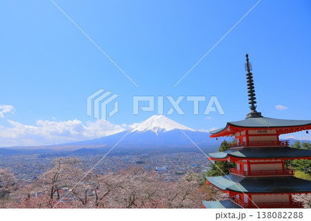 山梨県 新倉山浅間神社 忠霊塔 富士山と桜 2025 春 山梨県 新倉山浅間神社 忠霊塔 富士山と桜 2025 春 138082288