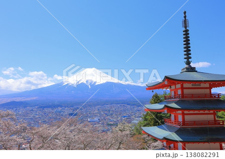 山梨県 新倉山浅間神社 忠霊塔 富士山と桜 2025 春 山梨県 新倉山浅間神社 忠霊塔 富士山と桜 2025 春 138082291