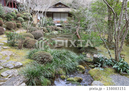 京都市大原にある寂光院の境内の風景 京都市大原にある寂光院の境内の風景 138083151