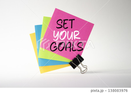 Set your Goals symbol. Sticky notes with Concept words Set your Goals. Beautiful white background. Business and Set your Goals concept. Copy space. 138083976