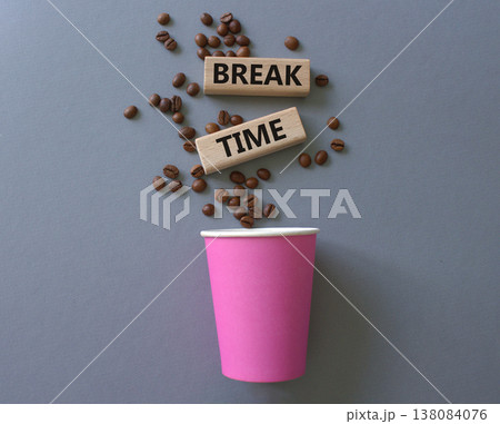Break Time symbol. Concept words Break Time on beautiful wooden picture frame. Beautiful grey background with coffee cup and coffee beans. Business and Break Time concept. Copy space. 138084076