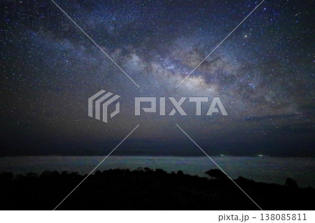 沖縄の絶景！満天の星空 138085811