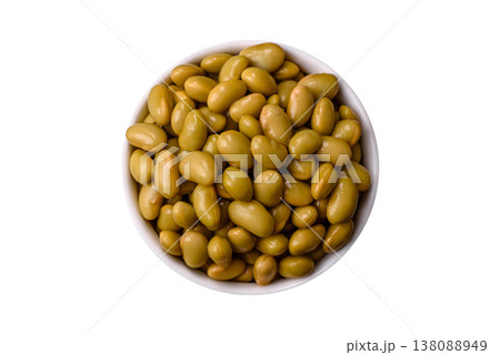 Canned green edamame beans as a healthy vegan ingredient. Edamame beans Canned green edamame beans as a healthy vegan ingredient. Edamame beans 138088949