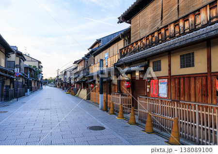 京都祇園の花見小路 (京都市東山区) 138089100