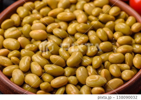 Canned green edamame beans as a healthy vegan ingredient. Edamame beans 138090032