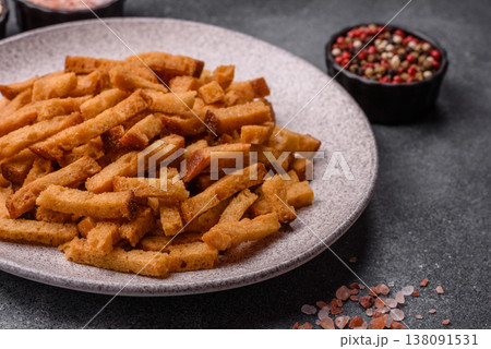 Croutons or crackers made from rye bread with garlic, salt, and spices. Croutons with salt Croutons or crackers made from rye bread with garlic, salt, and spices. Croutons with salt 138091531