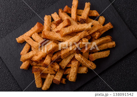 Croutons or crackers made from rye bread with garlic, salt, and spices. Croutons with salt Croutons or crackers made from rye bread with garlic, salt, and spices. Croutons with salt 138091542