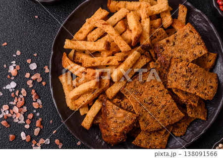 Croutons or crackers made from rye bread with garlic, salt, and spices. Croutons with salt 138091566