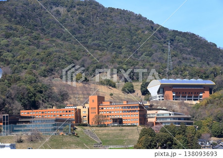 武田山と広島経済大学(広島市安佐南区) 武田山と広島経済大学(広島市安佐南区) 138093693
