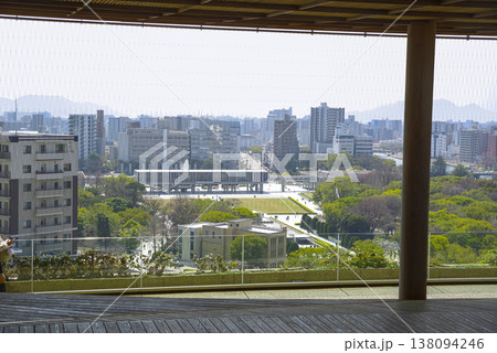 広島の平和公園と広島市街の俯瞰風景 広島の平和公園と広島市街の俯瞰風景 138094246