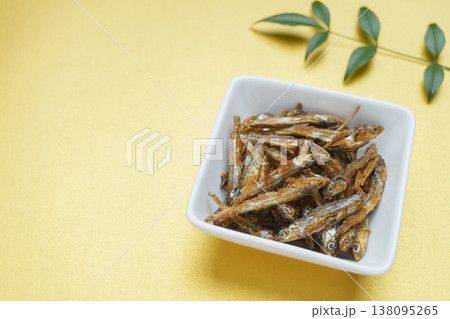 田作り(たつくり・たづくり)・金背景 138095265