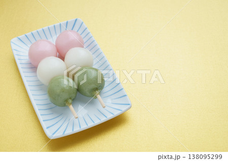 三色団子・花見団子│金背景 三色団子・花見団子│金背景 138095299