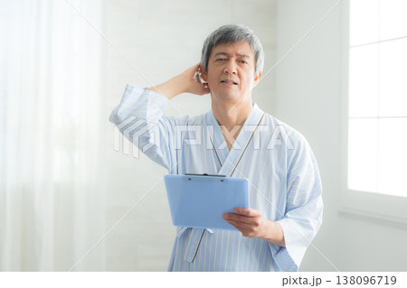 60代の人間ドックイメージ　 138096719