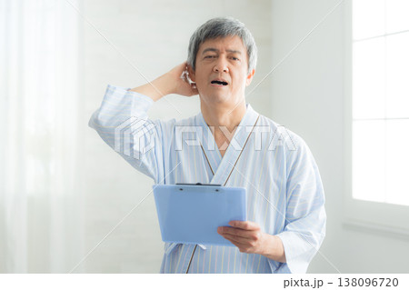 60代の人間ドックイメージ　 138096720