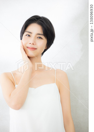 若い女性のスキンケア　 　  　　　 138096930