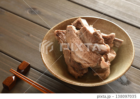 塩茹で豚スペアリブ 138097035