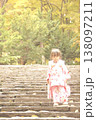 七五三を楽しむ女の子 138097211