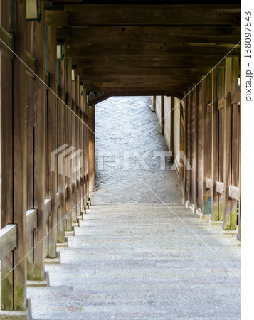東大寺二月堂の登廊 東大寺二月堂の登廊 138097543