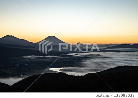 絶景朝焼けの羊蹄山 138098038