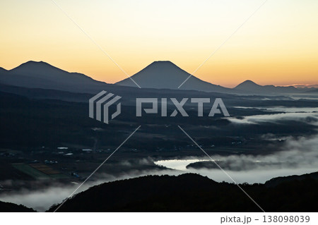 絶景朝焼けの羊蹄山 138098039