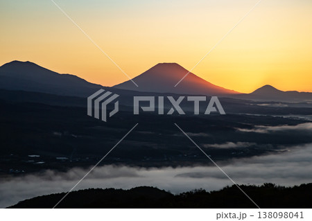 絶景朝焼けの羊蹄山 138098041