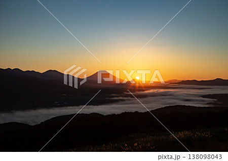 絶景朝焼けの羊蹄山 138098043