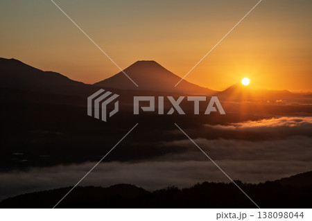 絶景朝焼けの羊蹄山 絶景朝焼けの羊蹄山 138098044