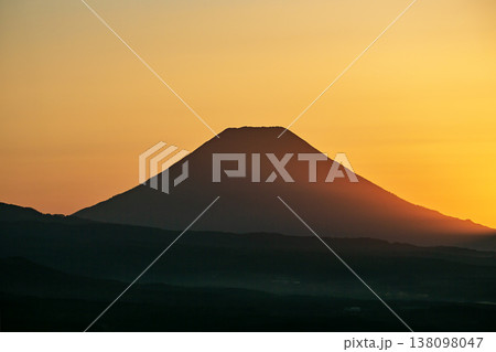 絶景朝焼けの羊蹄山 絶景朝焼けの羊蹄山 138098047