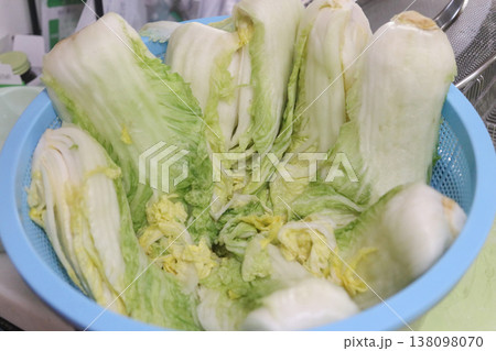 塩漬けした白菜 138098070