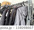 ハンガーラックにかけた冬服など 138098667