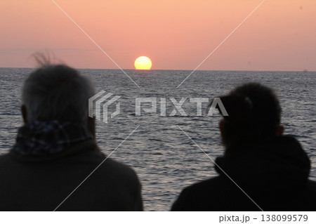 海と太陽とふたり 138099579