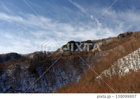 奥日光。純白に輝く山々は清々しく、澄みきった青空が大宇宙に広がっていた。至福の時。 奥日光。純白に輝く山々は清々しく、澄みきった青空が大宇宙に広がっていた。至福の時。 138099807