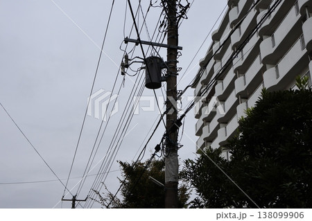 オフィスビル外観 138099906