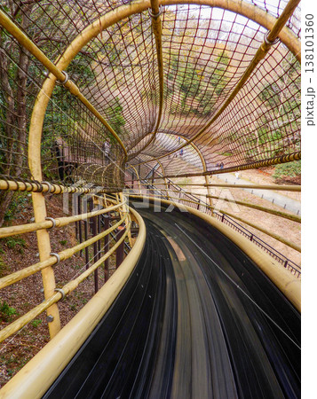 あつぎこどもの森公園　迫力満点の森のすべり台 138101360