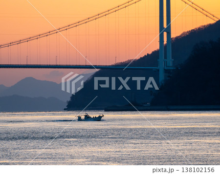 朝の安芸灘大橋 138102156