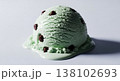 シズル感あふれるミントアイスクリームのスタジオ撮影 清涼感のある夏スイーツ広告用コピースペースあり 138102693