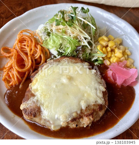 ミルトンのチーズハンバーグ ミルトンのチーズハンバーグ 138103945