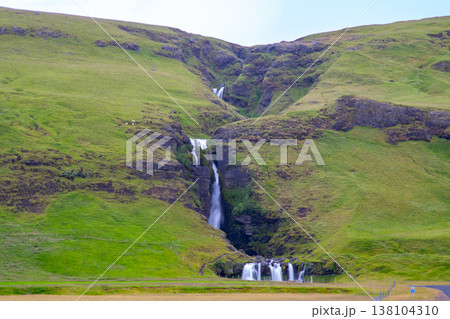 北欧の島国アイスランド共和国　メルキャ川を流れ落ちるグルガフォス、別名メルキャルフォス 138104310