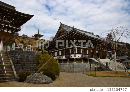 高麗山聖天院勝楽寺 鐘堂と本堂 埼玉県日高市 高麗山聖天院勝楽寺 鐘堂と本堂 埼玉県日高市 138104737