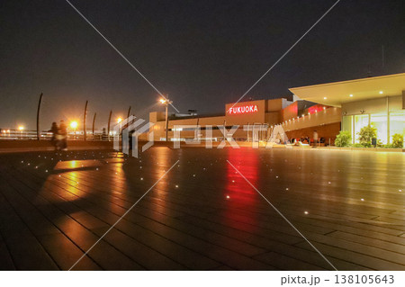夜の福岡空港・展望デッキ／福岡県福岡市博多区下臼井 138105643