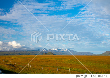 北欧の島国アイスランド共和国　雪山や氷河が見られる広大な大自然の景色 138106134