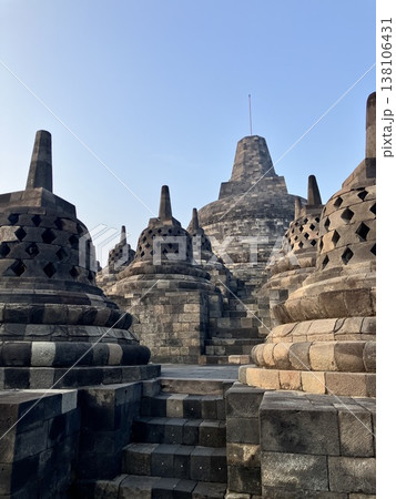 インドネシア ボロブドゥール寺院の朝焼け インドネシア ボロブドゥール寺院の朝焼け 138106431