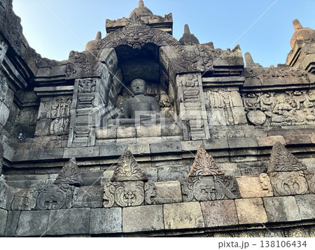インドネシア ボロブドゥール寺院の朝焼け インドネシア ボロブドゥール寺院の朝焼け 138106434
